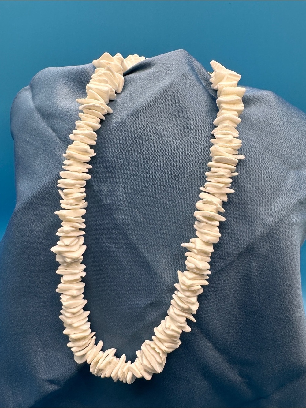 Chunky White Shell Chip Statement Necklace 15" Puka Style Gold-Tone Toggle Clasp